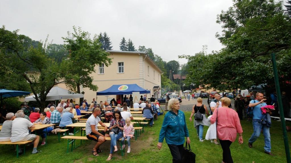 Gosciniec Jas -Sniadania I Obiadokolacje Szwedzki Stol W Cenie Bezplatny Parking Sklářská Poruba Exteriér fotografie