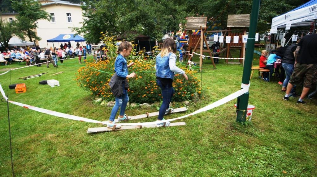 Gosciniec Jas -Sniadania I Obiadokolacje Szwedzki Stol W Cenie Bezplatny Parking Sklářská Poruba Exteriér fotografie