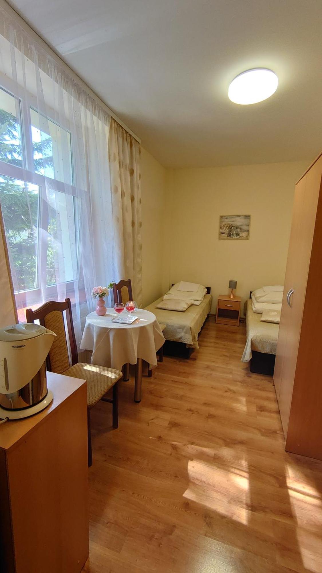 Gosciniec Jas -Sniadania I Obiadokolacje Szwedzki Stol W Cenie Bezplatny Parking Sklářská Poruba Exteriér fotografie